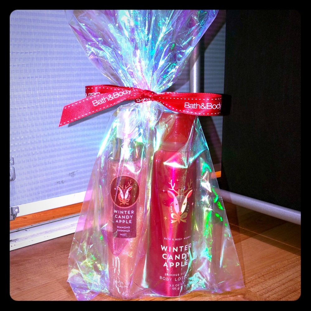 Bath & Body Works “Winter Candy Apple” Shimmer Set